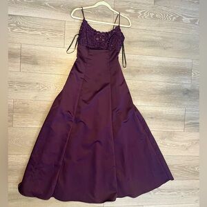zum zum purple prom or formal dress size says 3-4 but i am a 00-2 and it fits